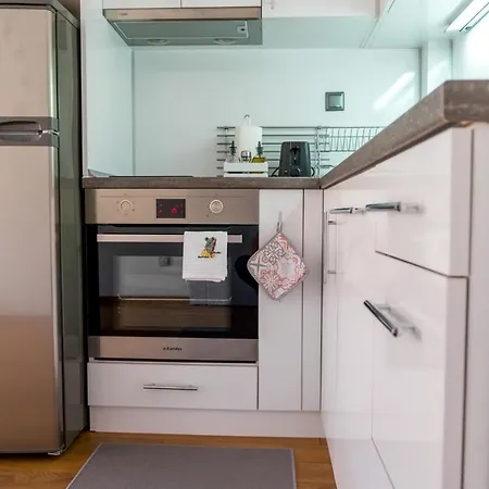 View With 2 Bedrooms And Free Garage Διαμέρισμα