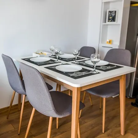 View With 2 Bedrooms And Free Garage * Μπλαγκόεβγκραντ