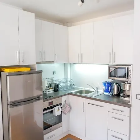 View With 2 Bedrooms And Free Garage Διαμέρισμα Μπλαγκόεβγκραντ