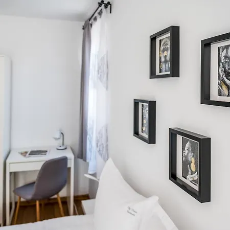 View With 2 Bedrooms And Free Garage Μπλαγκόεβγκραντ