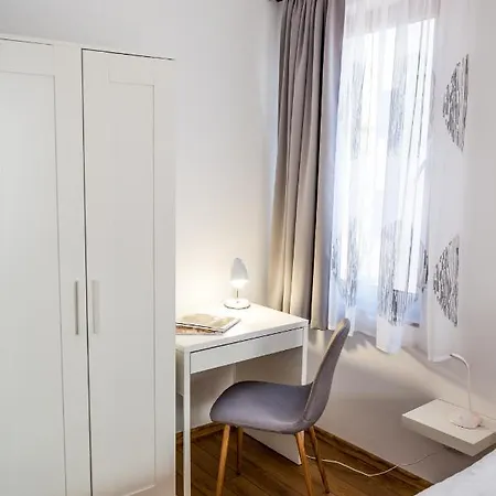 View With 2 Bedrooms And Free Garage Διαμέρισμα