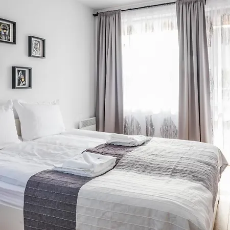 View With 2 Bedrooms And Free Garage Διαμέρισμα