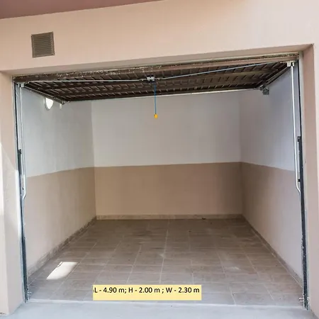 View With 2 Bedrooms And Free Garage