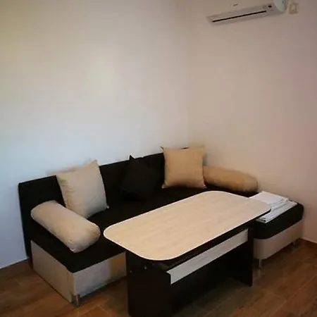 City View Apartment *