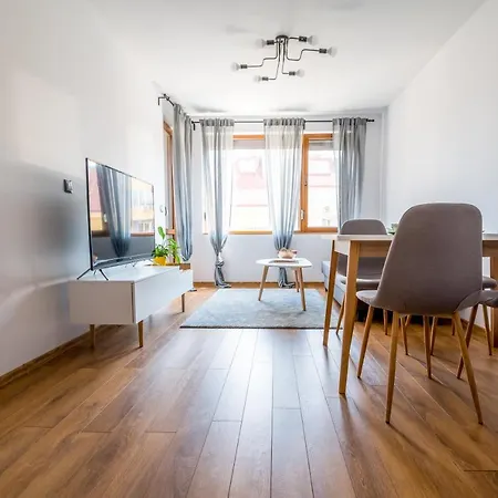 View With 2 Bedrooms And Free Garage Διαμέρισμα *